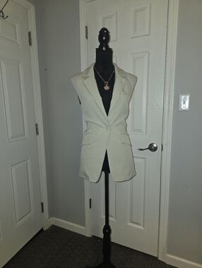 Women's Sleeveless Blazer Vest - Light Gray